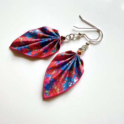 Origami-Ohrringe in Form von Herbstlaub: Handgefertigter Papierschmuck
