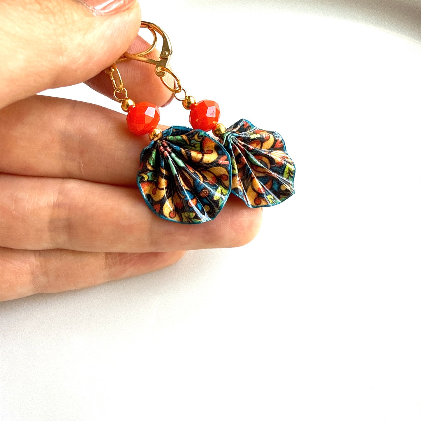 Origami-Ohrringe in Form von Herbstlaub: Handgefertigter Papierschmuck