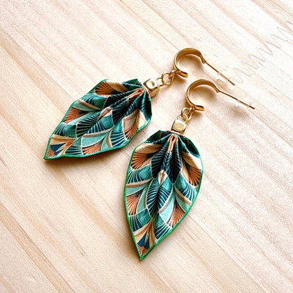 Origami-Ohrringe in Form von Herbstlaub: Handgefertigter Papierschmuck