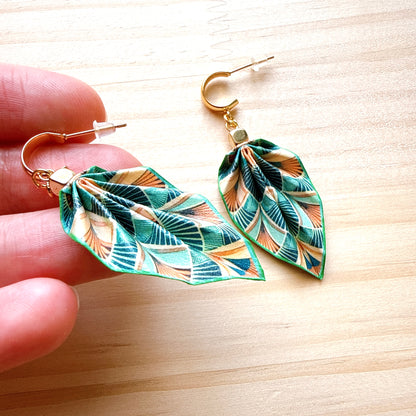 Origami-Ohrringe in Form von Herbstlaub: Handgefertigter Papierschmuck