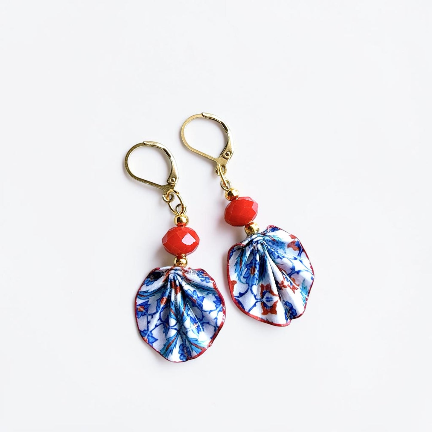 Origami-Ohrringe in Form von Herbstlaub: Handgefertigter Papierschmuck
