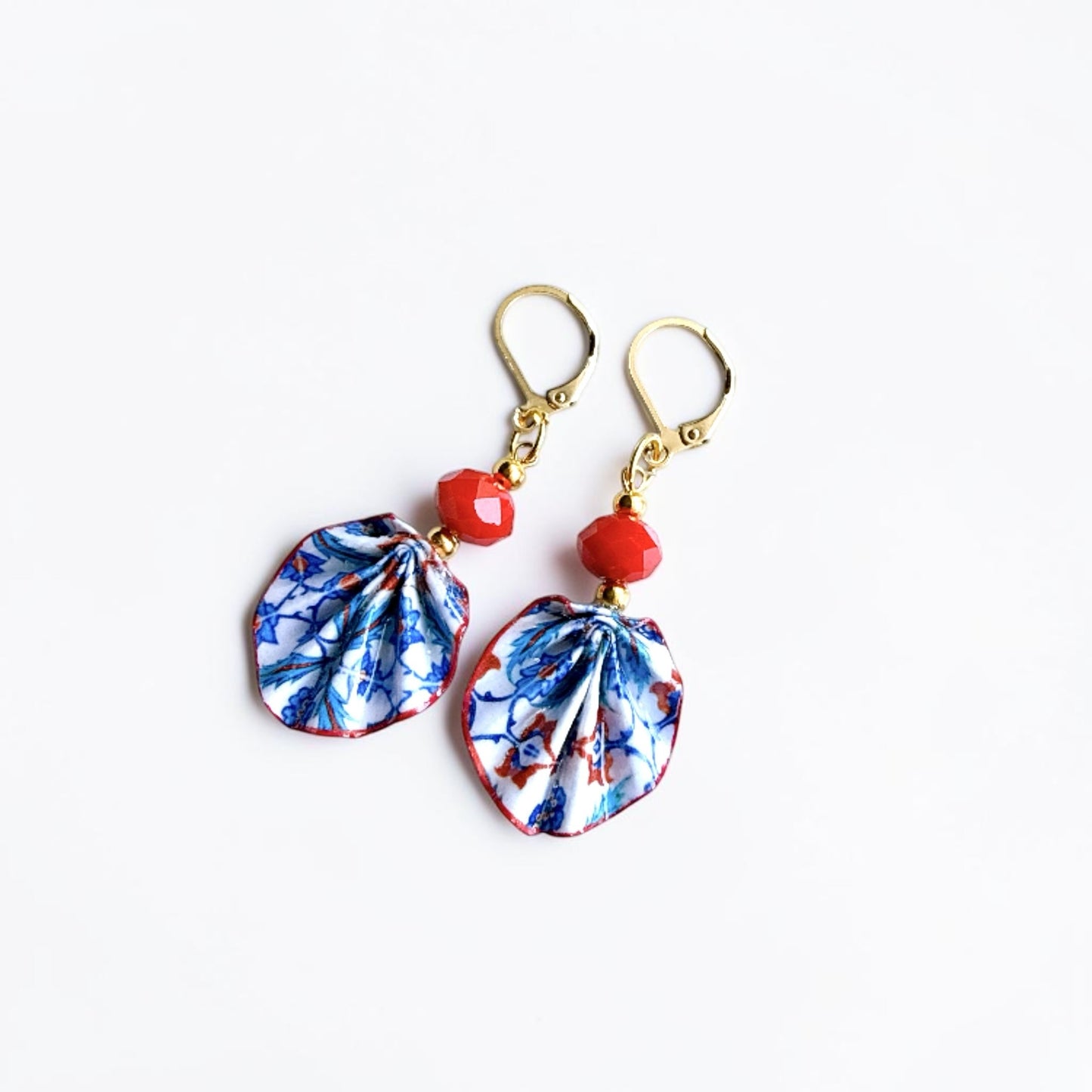 Origami-Ohrringe in Form von Herbstlaub: Handgefertigter Papierschmuck