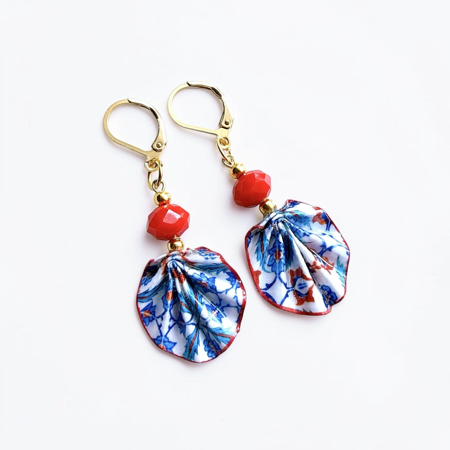 Origami-Ohrringe in Form von Herbstlaub: Handgefertigter Papierschmuck