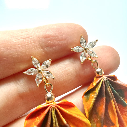 Origami-Ohrringe in Form von Herbstlaub: Handgefertigter Papierschmuck