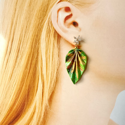 Origami-Ohrringe in Form von Herbstlaub: Handgefertigter Papierschmuck