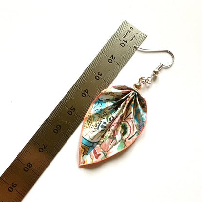 Origami-Ohrringe in Form von Herbstlaub: Handgefertigter Papierschmuck
