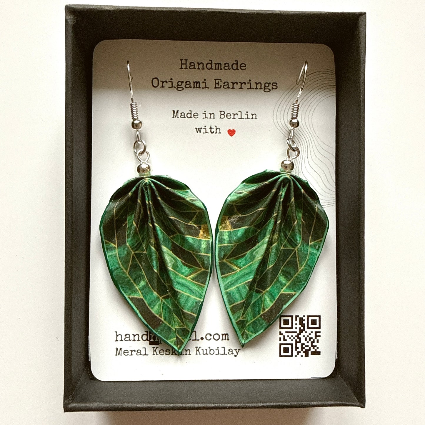 Origami Leaf Earrings – Handmade Paper Jewelry with Protective Glossy Finish, Lightweight & Artistic Design Suitable for Everyday and Special Occasions