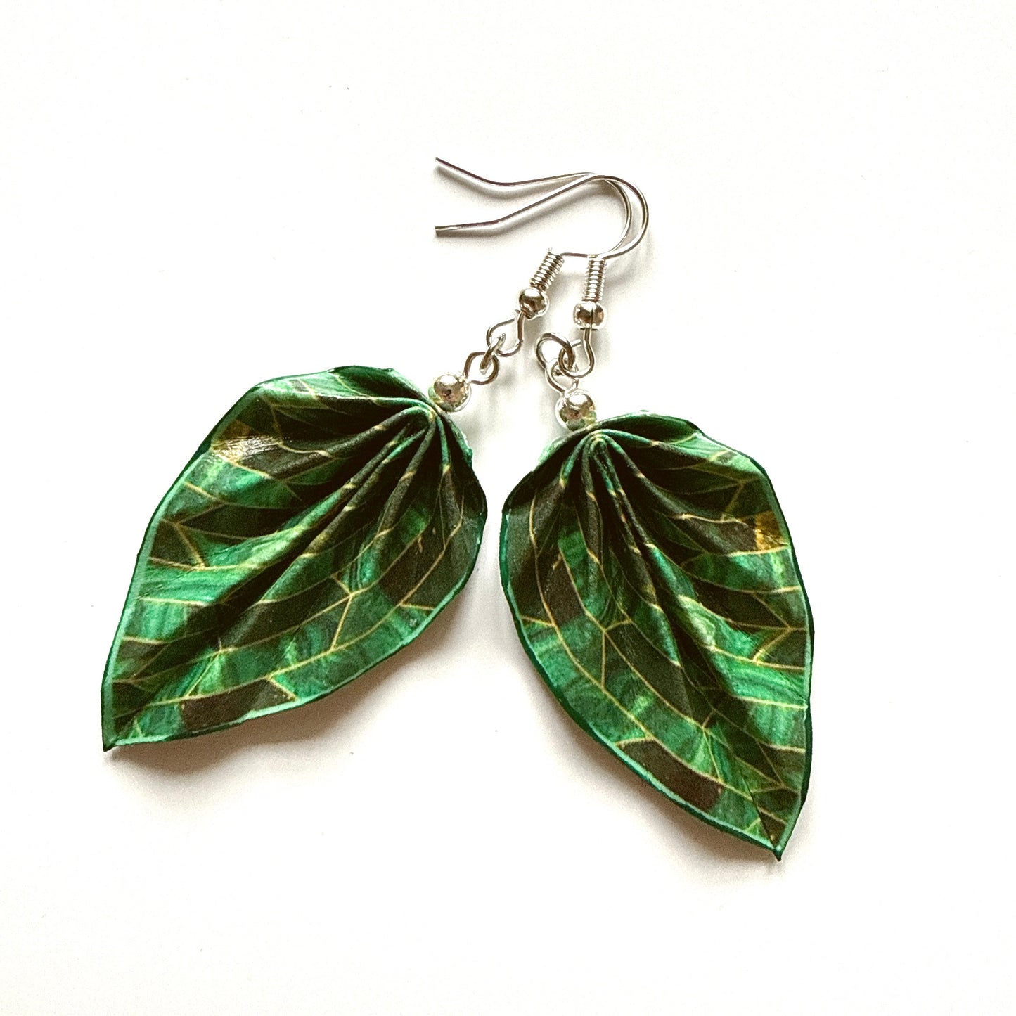 Origami Leaf Earrings – Handmade Paper Jewelry with Protective Glossy Finish, Lightweight & Artistic Design Suitable for Everyday and Special Occasions