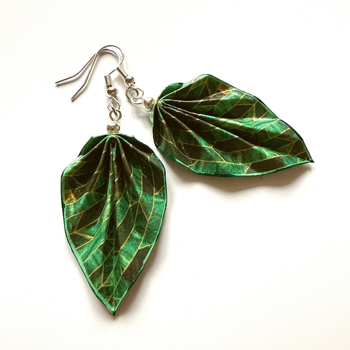 Origami Leaf Earrings – Handmade Paper Jewelry with Protective Glossy Finish, Lightweight & Artistic Design Suitable for Everyday and Special Occasions