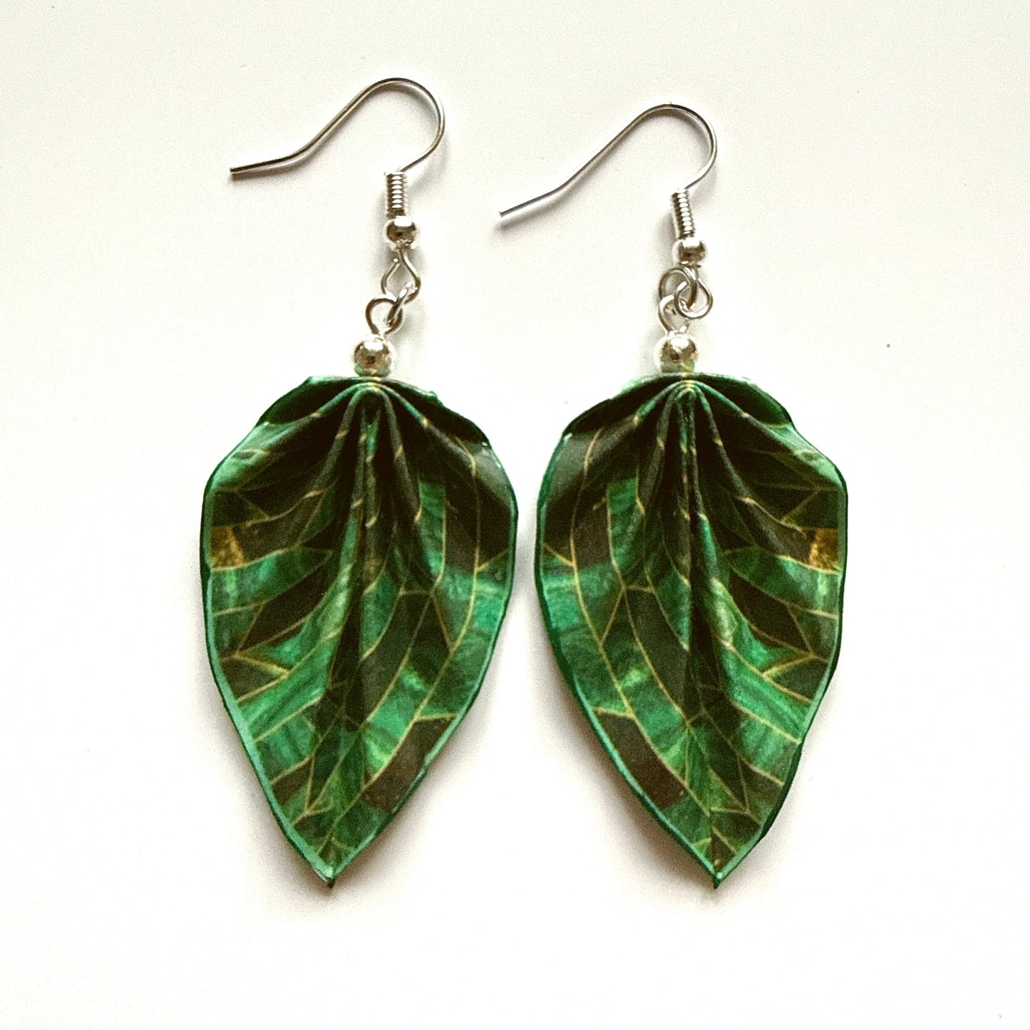 Origami Leaf Earrings – Handmade Paper Jewelry with Protective Glossy Finish, Lightweight & Artistic Design Suitable for Everyday and Special Occasions