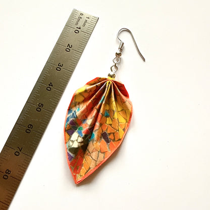 Origami-Ohrringe in Form von Herbstlaub: Handgefertigter Papierschmuck
