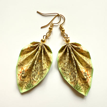 Origami-Ohrringe in Form von Herbstlaub: Handgefertigter Papierschmuck