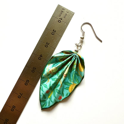 Origami-Ohrringe in Form von Herbstlaub: Handgefertigter Papierschmuck