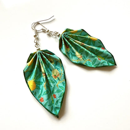 Origami-Ohrringe in Form von Herbstlaub: Handgefertigter Papierschmuck