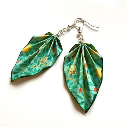 Origami-Ohrringe in Form von Herbstlaub: Handgefertigter Papierschmuck