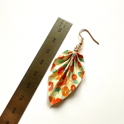 Origami-Ohrringe in Form von Herbstlaub: Handgefertigter Papierschmuck