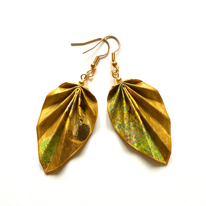 Origami-Ohrringe in Form von Herbstlaub: Handgefertigter Papierschmuck