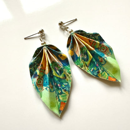 Origami-Ohrringe in Form von Herbstlaub: Handgefertigter Papierschmuck
