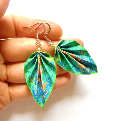 Origami-Ohrringe in Form von Herbstlaub: Handgefertigter Papierschmuck