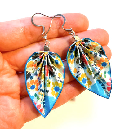 Origami-Ohrringe in Form von Herbstlaub: Handgefertigter Papierschmuck