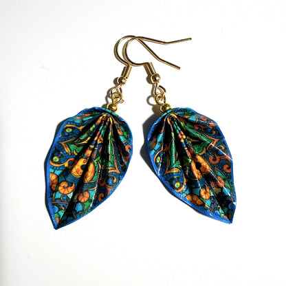 Origami-Ohrringe in Form von Herbstlaub: Handgefertigter Papierschmuck