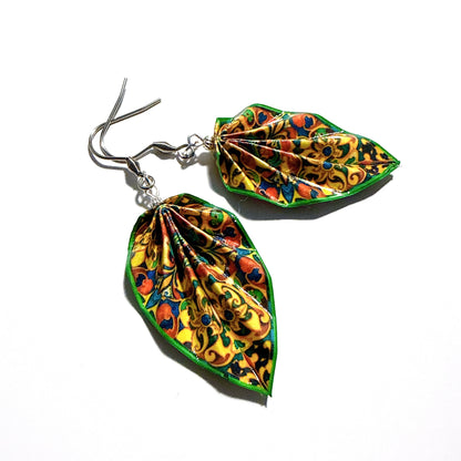 Origami-Ohrringe in Form von Herbstlaub: Handgefertigter Papierschmuck
