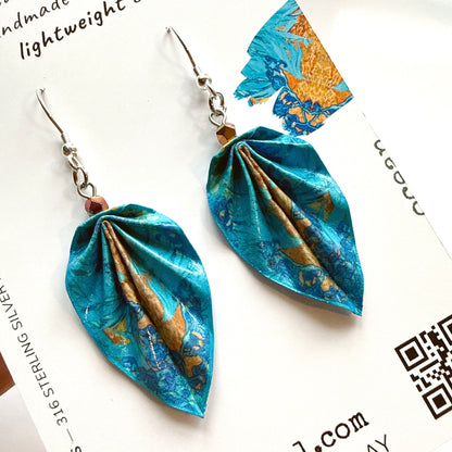 Origami-Ohrringe in Form von Herbstlaub: Handgefertigter Papierschmuck