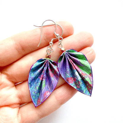 Origami-Ohrringe in Form von Herbstlaub: Handgefertigter Papierschmuck