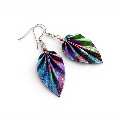 Origami-Ohrringe in Form von Herbstlaub: Handgefertigter Papierschmuck