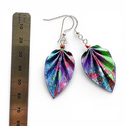 Origami-Ohrringe in Form von Herbstlaub: Handgefertigter Papierschmuck