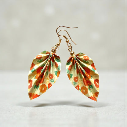 Origami-Ohrringe in Form von Herbstlaub: Handgefertigter Papierschmuck