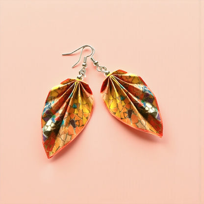 Origami-Ohrringe in Form von Herbstlaub: Handgefertigter Papierschmuck