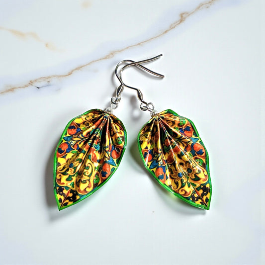 Origami-Ohrringe in Form von Herbstlaub: Handgefertigter Papierschmuck