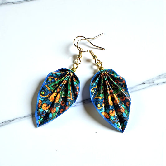 Origami-Ohrringe in Form von Herbstlaub: Handgefertigter Papierschmuck