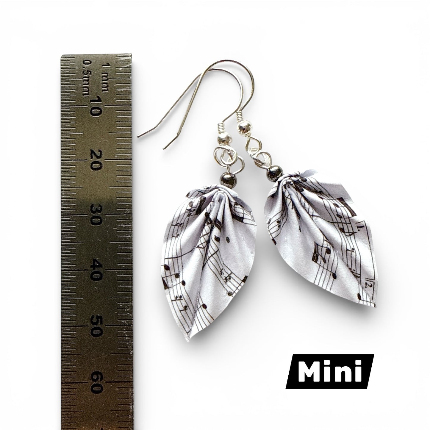 Origami-Ohrringe mit Musikmotiv – Leichter Papierschmuck