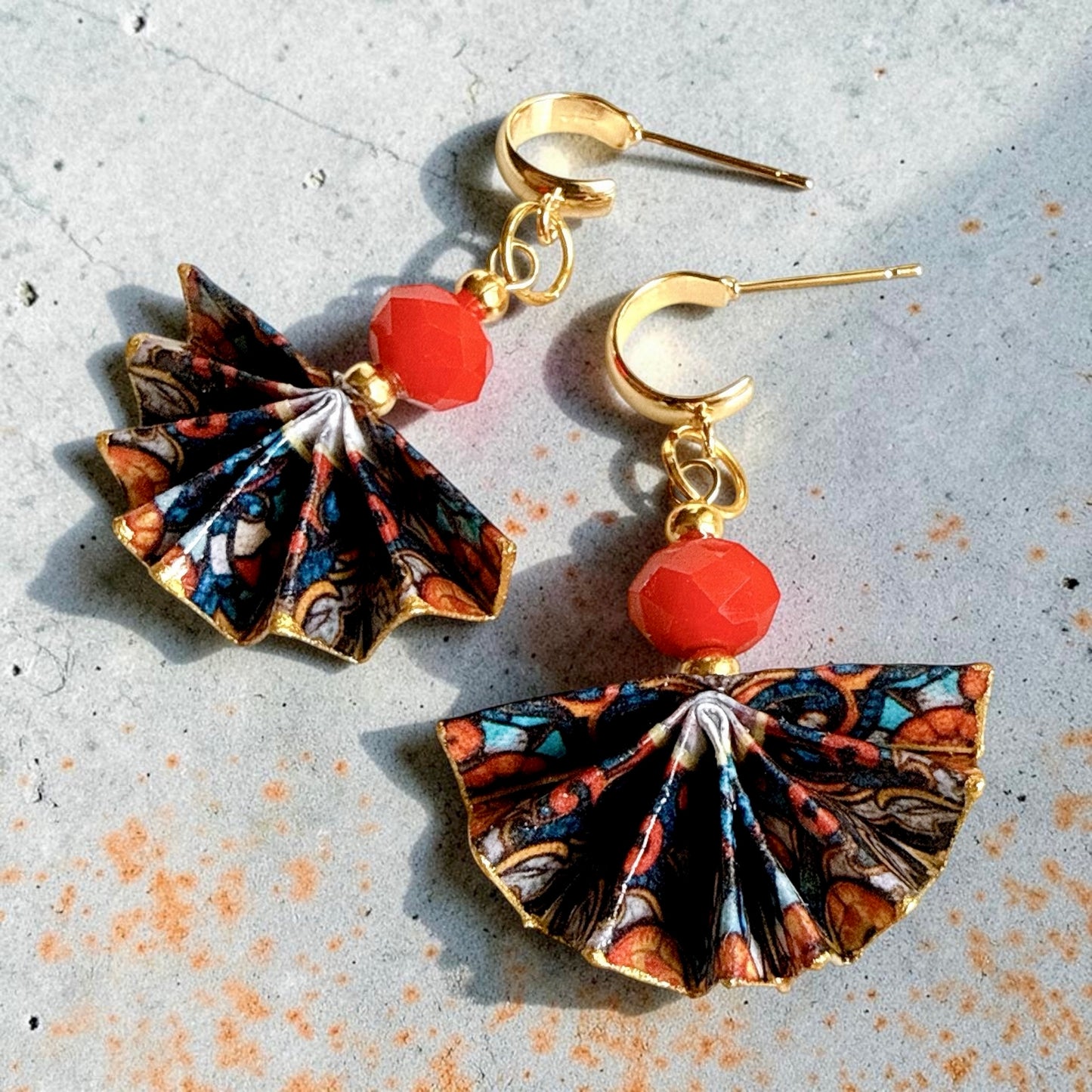 Origami-Ohrringe in Form von Herbstlaub: Handgefertigter Papierschmuck