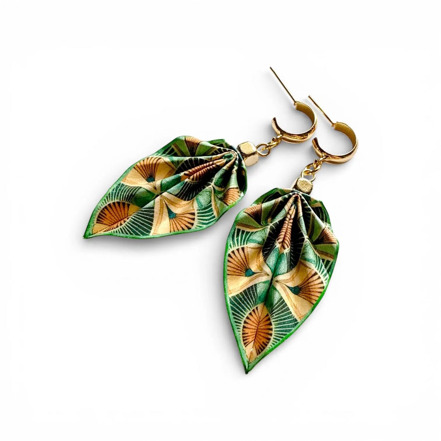Origami-Ohrringe in Form von Herbstlaub: Handgefertigter Papierschmuck