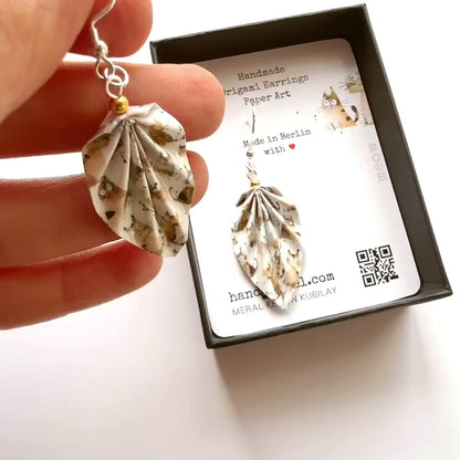 Origami-Ohrringe in Form von Herbstlaub: Handgefertigter Papierschmuck