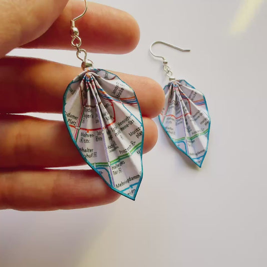 Origami-Ohrringe in Form von Herbstlaub: Handgefertigter Papierschmuck