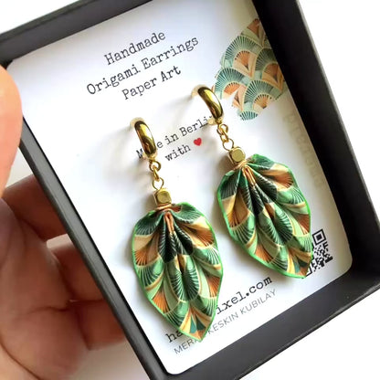 Origami-Ohrringe in Form von Herbstlaub: Handgefertigter Papierschmuck